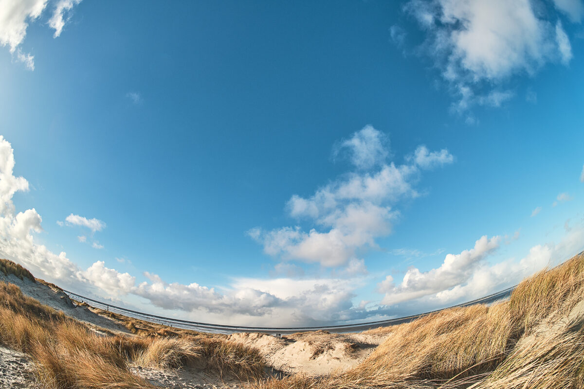 Wölbung vom TTArtisan 7,5mm f2 bei Horizont am unteren Bildrand