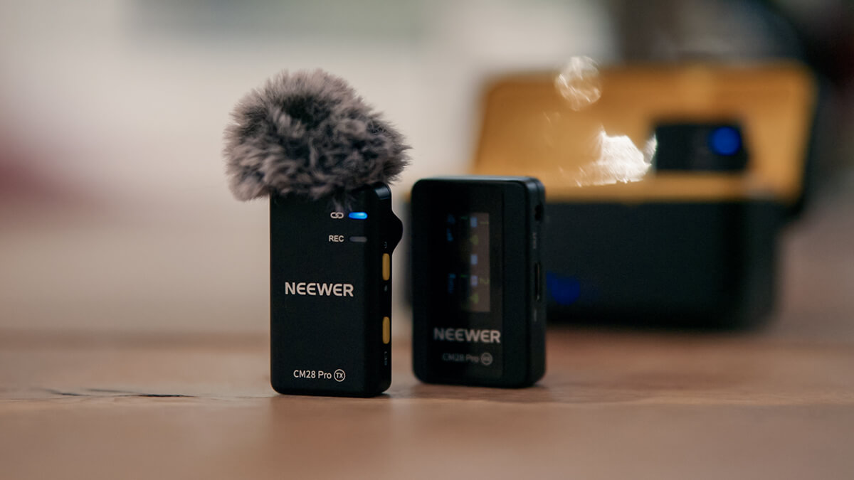 Neewer CM28 Pro Sender mit Deadcat und Empfänger
