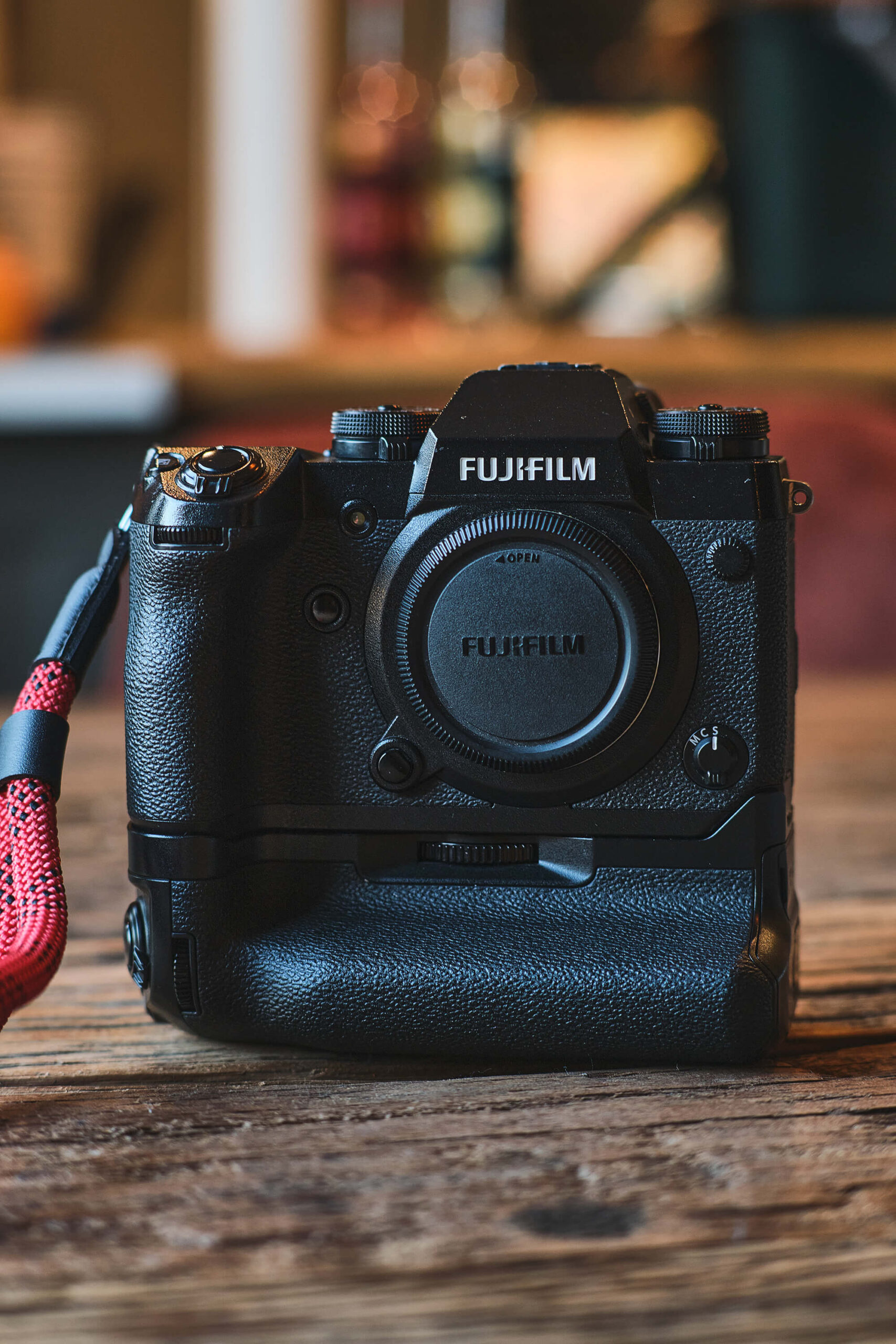 Fujifilm X-H1 von vorne